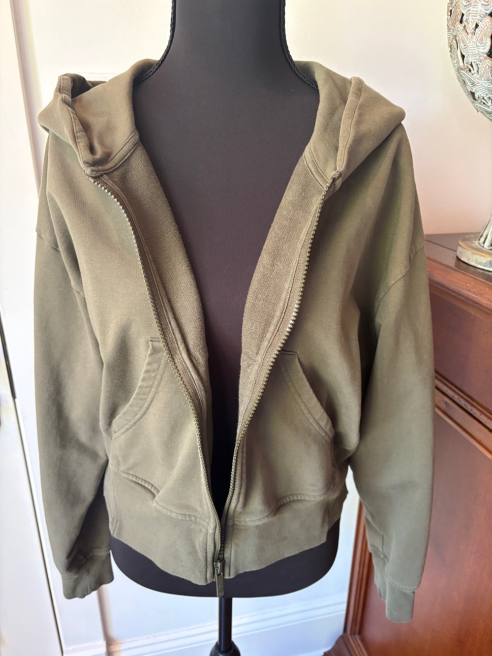 LIke new Zella Women's Olive Green Zip-Up Hoodie Jacket